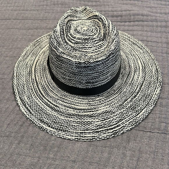 Brand new, never worn Charlie straw hat - Picture 3 of 10